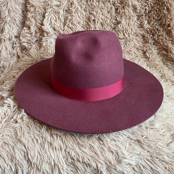 Fedora - Picture 2 of 3